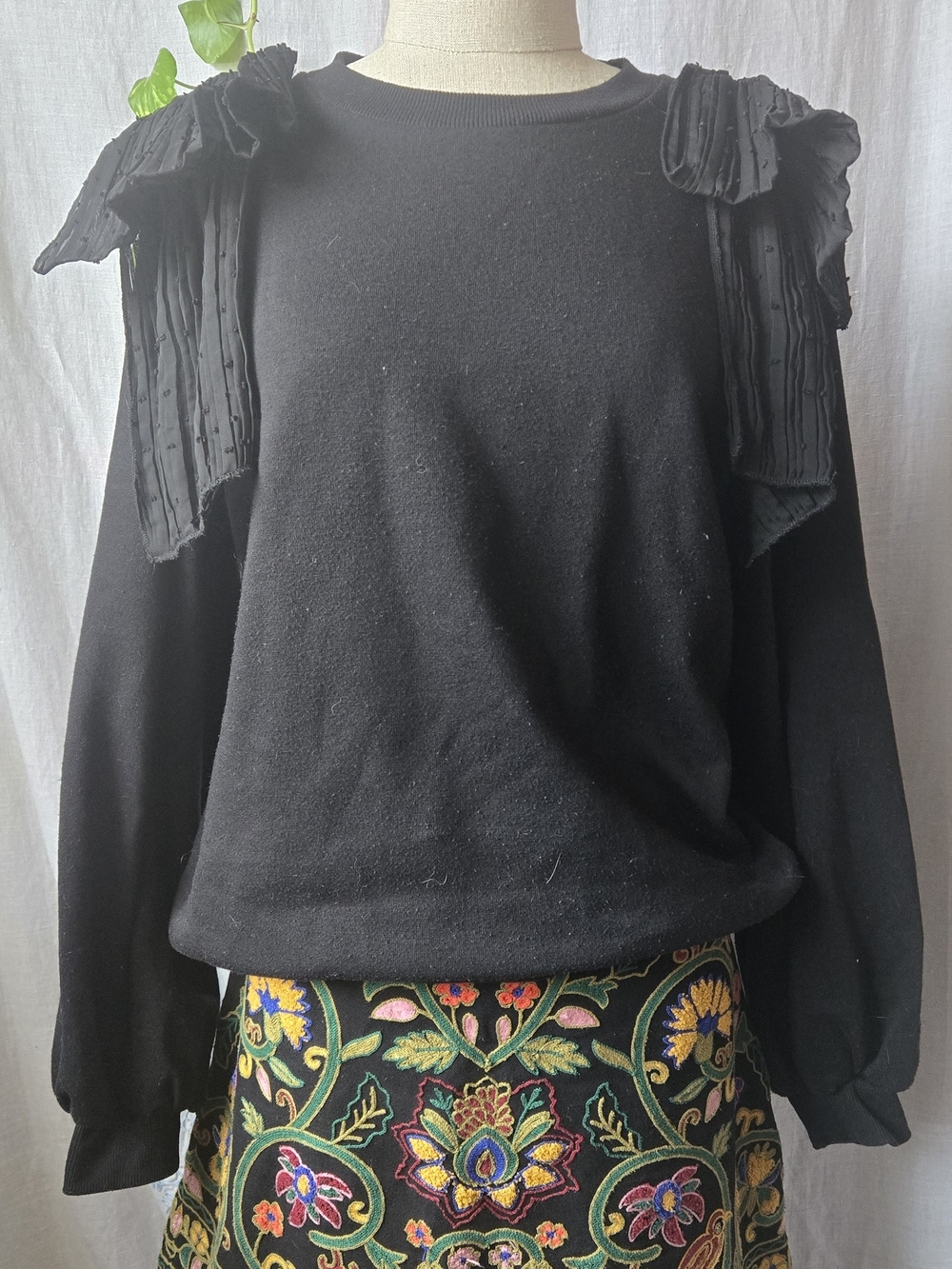Zara Whimsy Gothic Black Women's Ruffle-Shoulder Pullover Top